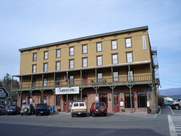 640px-Truckee_Hotel_Exterior