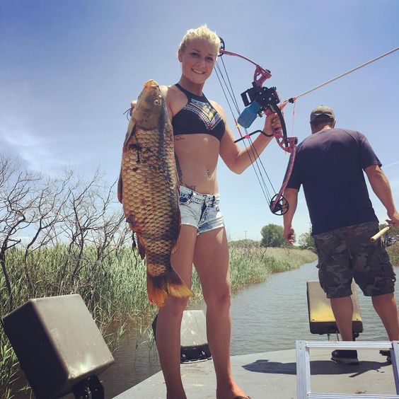 Hottest Women of Bowfishing